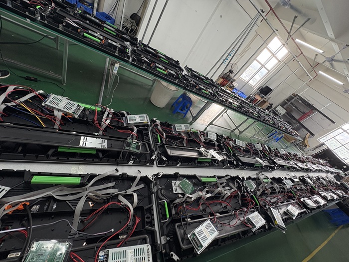 车间纪实：凯发k8国际(中国)官方网站·一触即发P3.91户外租赁屏的精密组装之旅